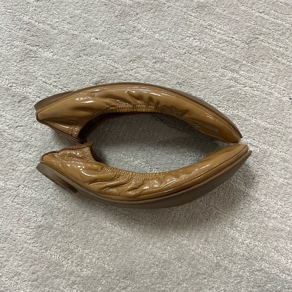 Tory Burch Glossy Tan Ballet Flats - Picture 5 of 7